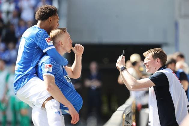 Sport Bilder des Tages 05.04.2025, xtvx, Fussball 2.Bundesliga, SV Darmstadt 98 - SpVgg Greuther Fuerth v.l. Goal scored, Tor zum 1:0 Isac Lidberg (SV Darmstadt 98) (DFL DFB REGULATIONS PROHIBIT ANY USE OF PHOTOGRAPHS as IMAGE SEQUENCES and or QUASI-VIDEO) Darmstadt