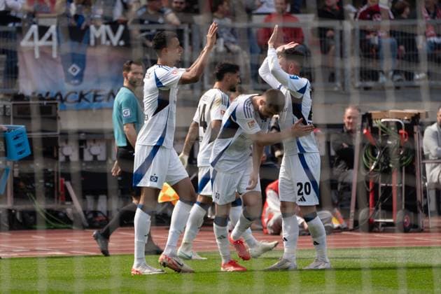 05.04.2025, xhfmx, Fussball 2.Bundesliga, 1. FC Nuernberg - Hamburger SV v.l. Robert Glatzel (Hamburger SV), Ludovit Reis (Hamburger SV), Marco Richter (Hamburger SV) bejubeln das Tor zum 3:0 durch Robert Glatzel (Hamburger SV) Tor, Goal, Jubel, Celebration (DFL DFB REGULATIONS PROHIBIT ANY USE OF PHOTOGRAPHS as IMAGE SEQUENCES and or QUASI-VIDEO) Nuernberg