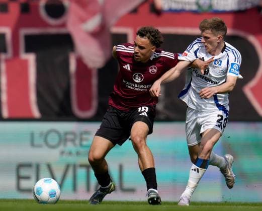 Rafael Lubach (1.FC Nuernberg, 18) gegen Emir Sahiti (Hamburger SV, 29) GER, 1.FC Nuernberg vs Hamburger SV, 2. Bundesliga, 28. Spieltag, Saison 2024 2025, 05.04.2025 DFL REGULATIONS PROHIBIT ANY USE OF PHOTOGRAPHS AS IMAGE SEQUENCES AND OR QUASI-VIDEO GER, 1.FC Nuernberg vs Hamburger SV, 2. Bundesliga, 28. Spieltag, Saison 2024 2025, 05.04.2025 Nuernberg