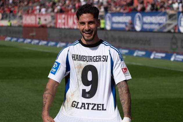 05.04.2025, xhfmx, Fussball 2.Bundesliga, 1. FC Nuernberg - Hamburger SV Ludovit Reis (Hamburger SV) jubelt im Trikot von Robert Glatzel (Hamburger SV) nach dem Spiel. (DFL DFB REGULATIONS PROHIBIT ANY USE OF PHOTOGRAPHS as IMAGE SEQUENCES and or QUASI-VIDEO) Nuernberg