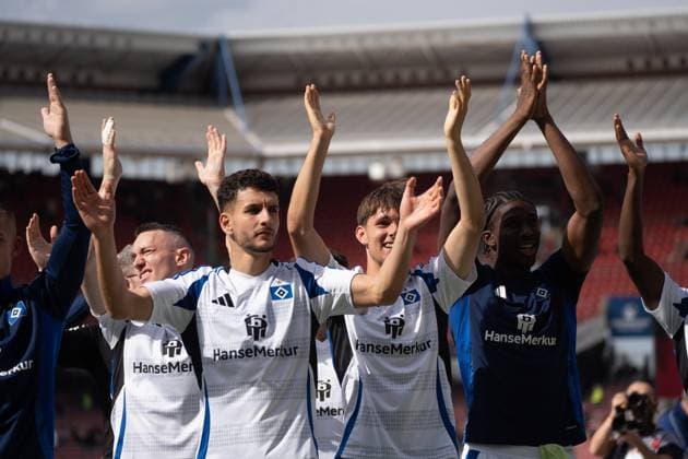 05.04.2025, xhfmx, Fussball 2.Bundesliga, 1. FC Nuernberg - Hamburger SV v.l. Daniel Elfadli (Hamburger SV), Otto Stange (Hamburger SV) feiern mit den Fans. (DFL DFB REGULATIONS PROHIBIT ANY USE OF PHOTOGRAPHS as IMAGE SEQUENCES and or QUASI-VIDEO) Nuernberg