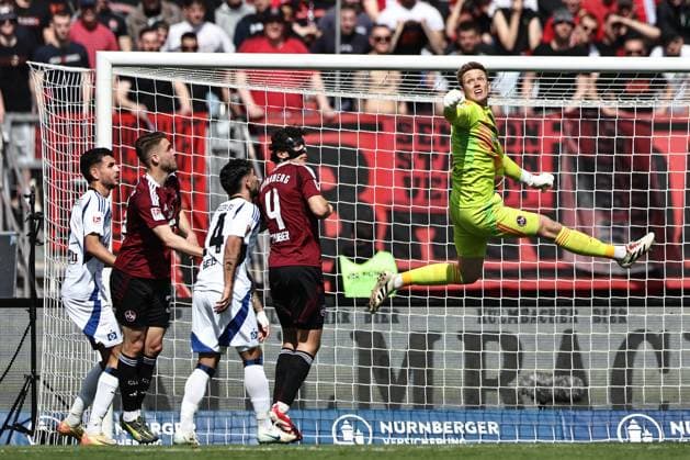 Jan Reichert, FCN, im Rückrundenspiel der Saison 2024 2025 zwischen dem 1. FC Nürnberg und dem Hamburger Sportverein (0:3) in Nürnberg; 05 04 2025 -