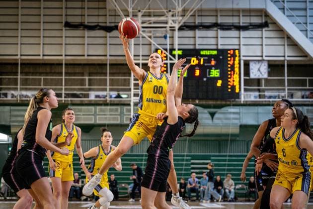 Basketball Berlin 04.04.2025 Saison 2024 2025 Toyota Damen Basketball Bundesliga 1. Bundesliga Playoffs Halbfinale Spiel 1 Alba Berlin - Saarlouis Royals Maggie Mulligan (Alba, No.00) Margaret