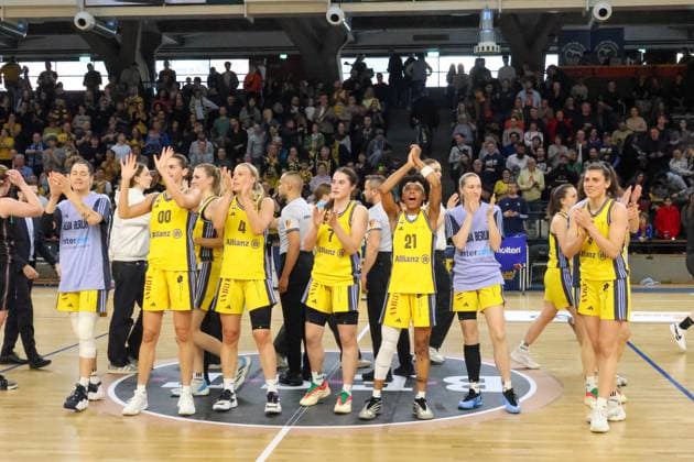 Alba Damen gewinnen das erste Playoff-Spiel, Alba Damen vs Saarlouis Royals , 1.Bundesliga, DBBL-Playoffs, Halbfinale 1, 05.04.2025 Berlin Berlin Deutschland Copyright: xFootbowl ThomasxSobotzkix