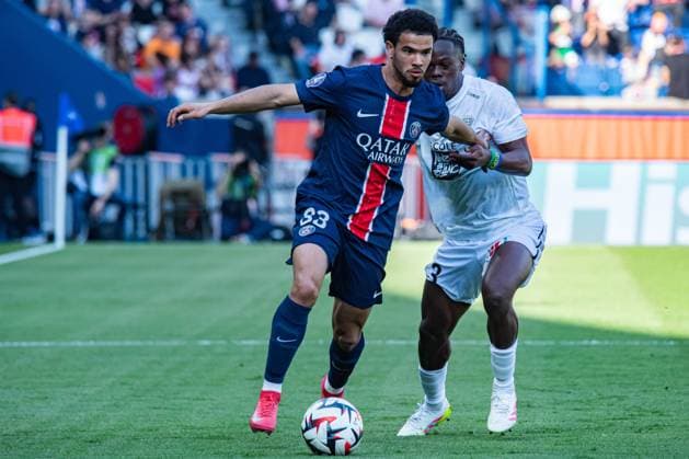 FOOTBALL Paris SG vs Angers SCO - Ligue 1 - JournÃ e 28 - 05 04 2025 Warren Zaire-Emery (Paris SG) Jacques EkomiÃ (ANGERS SCO) ParisFrance  Copyright: xBaptistexAutissierx