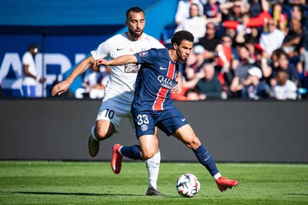 FOOTBALL Paris SG vs Angers SCO - Ligue 1 - JournÃ e 28 - 05 04 2025 Warren Zaire-Emery (Paris SG) Himad Abdelli (ANGERS SCO) ParisFrance  Copyright: xBaptistexAutissierx