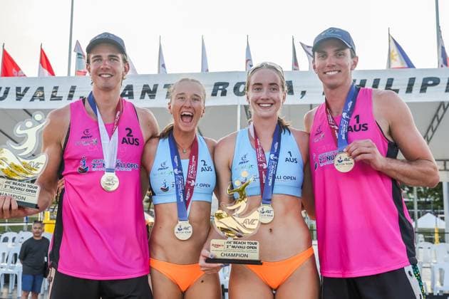 Sport Bilder des Tages (250405) -- LAGUNA PROVINCE, April 5, 2025 -- Women s gold medalists Stefanie Fejes (2nd L) and Jasmine Fleming (2nd R) of Australia pose for photos with men s gold medalists Luke Ryan (1st L) and Paul Burnett of Australia during the awarding ceremony of the AVC Beach volleyball, Beachvolleyball Tour 2nd Nuvali Open in Laguna Province, the Philippines, April 5, 2025. ) (SP)PHILIPPINES-LAGUNA PROVINCE-BEACH VOLLEYBALL-TOUR-2ND NUVALI OPEN ROUELLExUMALI 