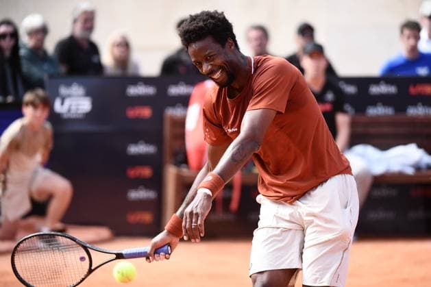TENNIS : Bastide Medical UTS Nimes - 05 04 2025 NIMES, FRANCE : Gael MONFILS Â« La Monf Â» (FRA) vs. Ugo HUMBERT Â« The Commander Â» (FRA) lors du Bastide Medical UTS Nimes, 2eme evenement du tournoi 2025 de l™Ultimate Tennis Showdown, le 5 avril 2025. NimesFrance  Copyright: xValentinaxClaretx