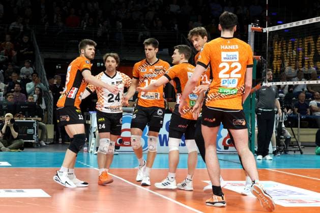 DEU, DVV, 1.VBL, BR Volleys vs. Helios Grizzlys Giesen, 05.04.2025, Max-Schmeling-Halle, Berlin, DEU, DVV, 1.VBL, BR Volleys vs. Helios Grizzlys Giesen, im Bild BR Volleys-Spielerkreis Foto: Juergen Engler nordphoto GmbH