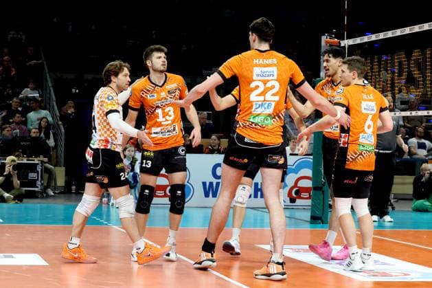 DEU, DVV, 1.VBL, BR Volleys vs. Helios Grizzlys Giesen, 05.04.2025, Max-Schmeling-Halle, Berlin, DEU, DVV, 1.VBL, BR Volleys vs. Helios Grizzlys Giesen, im Bild BR Volleys-Spielerkreis Foto: Juergen Engler nordphoto GmbH