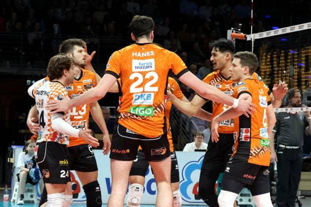 DEU, DVV, 1.VBL, BR Volleys vs. Helios Grizzlys Giesen, 05.04.2025, Max-Schmeling-Halle, Berlin, DEU, DVV, 1.VBL, BR Volleys vs. Helios Grizzlys Giesen, im Bild BR Volleys-Spielerkreis Foto: Juergen Engler nordphoto GmbH