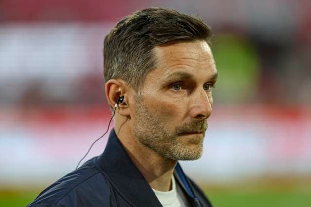 Köln, Deutschland, 05.04.25: Trainer Stefan Leitl (Hertha BSC) schaut waehrend des Spiels der 2. Bundesliga zwischen 1. FC Köln vs Hertha BSC Berlin in der RheinEnergie Stadion Köln RheinEnergie Stadion North Rhine-Westphalia Germany