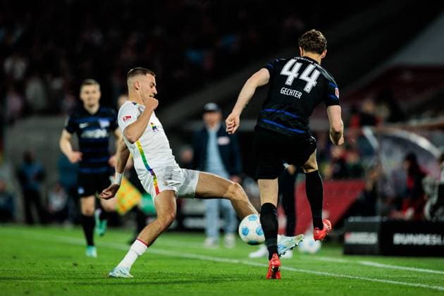 2. Fußball Bundesliga: 1. FC Köln - Hertha BSC Berlin; 05.04.2025 Zweikampf Tim Lemperle (1. FC Köln, 19), Linus Gechter (Hertha BSC Berlin, 44) 2. Fußball Bundesliga, 1. FC Köln - Hertha BSC Berlin, Köln, RheinEnergiestadion am 05.04.2025 DFL REGULATIONS PROHIBIT ANY USE OF PHOTOGRAPHS AS IMAGE SEQUENCES AND OR QUASI-VIDEO.