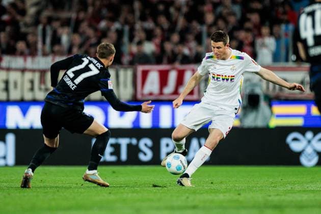 2. Fußball Bundesliga: 1. FC Köln - Hertha BSC Berlin; 05.04.2025 Zweikampf Michael Cuisance (Hertha BSC Berlin, 27), Dominique Heintz (1. FC Köln, 3) 2. Fußball Bundesliga, 1. FC Köln - Hertha BSC Berlin, Köln, RheinEnergiestadion am 05.04.2025 DFL REGULATIONS PROHIBIT ANY USE OF PHOTOGRAPHS AS IMAGE SEQUENCES AND OR QUASI-VIDEO.