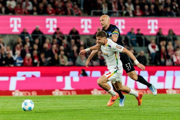 2. Fußball Bundesliga: 1. FC Köln - Hertha BSC Berlin; 05.04.2025 Zweikampf Imad Rondic (1. FC Köln, 27), Toni Leistner (Hertha BSC Berlin, 37) 2. Fußball Bundesliga, 1. FC Köln - Hertha BSC Berlin, Köln, RheinEnergiestadion am 05.04.2025 DFL REGULATIONS PROHIBIT ANY USE OF PHOTOGRAPHS AS IMAGE SEQUENCES AND OR QUASI-VIDEO.