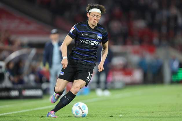 Fabian Reese (Hertha BSC Berlin) in Aktion, am Ball, Einzelaktion waehrend des Spiels der 2. Bundesliga zwischen 1. FC Köln und Hertha BSC Berlin im RheinEnergieStadion am 05. März 2025 in Köln, Deutschland. (Foto von Oliver Kaelke Defodi Images) +++ Fabian Reese (Hertha BSC Berlin) controls the ball during the 2. Bundesliga match between 1. FC Köln and Hertha BSC Berlin at RheinEnergieStadion on April 5, 2025 in Cologne, Germany. (Photo by Oliver Kaelke Defodi Images) DFB DFL REGULATIONS PROHIBIT ANY USE OF PHOTOGRAPHS AS IMAGE SEQUENCES AND OR QUASI-VIDEO. (Photo by Oliver Kaelke DeFodi Images)
