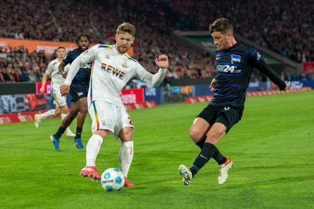 05.04.2025, Fussball: 2. Bundesliga, Saison 2024 2025, 28. Spieltag, 1. FC Koeln - Hertha BSC im RheinEnergieStadion in Koeln. Zweikampf zwischen Jan Thielmann (1. FC Koeln, 29) und Diego Demme (Hertha BSC Berlin, 06). Wichtiger Hinweis: Gemaess den Vorgaben der DFL Deutsche Fussball Liga bzw. des DFB Deutscher Fussball-Bund ist es untersagt, in dem Stadion und oder vom Spiel angefertigte Fotoaufnahmen in Form von Sequenzbildern und oder videoaehnlichen Fotostrecken zu verwerten bzw. verwerten zu lassen. Foto: Kirchner-Media Thomas Haesler