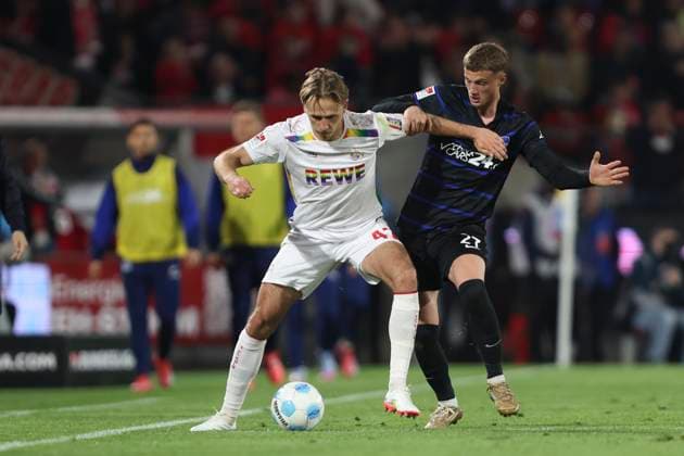 Mathias Olesen (1. FC Koeln) und Michael Cuisance (Hertha BSC Berlin) im Zweikampf waehrend des Spiels der 2. Bundesliga zwischen 1. FC Köln und Hertha BSC Berlin im RheinEnergieStadion am 05. März 2025 in Köln, Deutschland. (Foto von Oliver Kaelke Defodi Images) +++ Mathias Olesen (1. FC Koeln) und Michael Cuisance (Hertha BSC Berlin) battle for the ball during the 2. Bundesliga match between 1. FC Köln and Hertha BSC Berlin at RheinEnergieStadion on April 5, 2025 in Cologne, Germany. (Photo by Oliver Kaelke Defodi Images) DFB DFL REGULATIONS PROHIBIT ANY USE OF PHOTOGRAPHS AS IMAGE SEQUENCES AND OR QUASI-VIDEO. (Photo by Oliver Kaelke DeFodi Images)