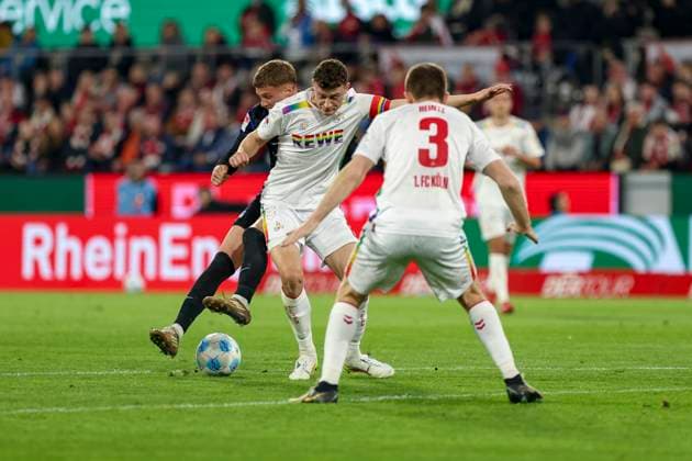 Köln, Deutschland, 05.04.25: Michael Bruno Dominique Cuisance (Hertha BSC) und Eric Martel (1. FC Köln) im Kampf um den Ball waehrend des Spiels der 2. Bundesliga zwischen 1. FC Köln vs Hertha BSC Berlin im RheinEnergie Stadion Köln RheinEnergie Stadion North Rhine-Westphalia Germany