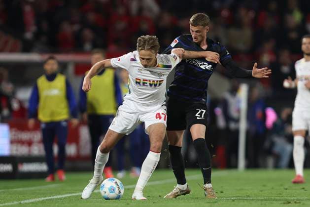 Mathias Olesen (1. FC Koeln) und Michael Cuisance (Hertha BSC Berlin) im Zweikampf waehrend des Spiels der 2. Bundesliga zwischen 1. FC Köln und Hertha BSC Berlin im RheinEnergieStadion am 05. März 2025 in Köln, Deutschland. (Foto von Oliver Kaelke Defodi Images) +++ Mathias Olesen (1. FC Koeln) und Michael Cuisance (Hertha BSC Berlin) battle for the ball during the 2. Bundesliga match between 1. FC Köln and Hertha BSC Berlin at RheinEnergieStadion on April 5, 2025 in Cologne, Germany. (Photo by Oliver Kaelke Defodi Images) DFB DFL REGULATIONS PROHIBIT ANY USE OF PHOTOGRAPHS AS IMAGE SEQUENCES AND OR QUASI-VIDEO. (Photo by Oliver Kaelke DeFodi Images)
