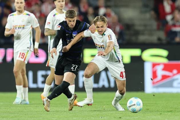 GER, 2.FBL, 1. FC Koeln vs. Hertha BSC Berlin 05.04.2025, Rheinenergie Stadion, Koeln, GER, 2.FBL, 1. FC Koeln vs. Hertha BSC Berlin, im Bild: Mathias Olesen (FC Koeln 47), im Zweikampf gegen Mickaël Cuisance (Hertha BSC 27),