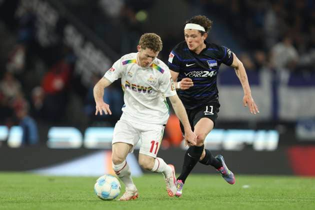 Florian Kainz (1. FC Koeln) und Fabian Reese (Hertha BSC Berlin) im Zweikampf waehrend des Spiels der 2. Bundesliga zwischen 1. FC Köln und Hertha BSC Berlin im RheinEnergieStadion am 05. März 2025 in Köln, Deutschland. (Foto von Oliver Kaelke Defodi Images) +++ Florian Kainz (1. FC Koeln) und Fabian Reese (Hertha BSC Berlin) battle for the ball during the 2. Bundesliga match between 1. FC Köln and Hertha BSC Berlin at RheinEnergieStadion on April 5, 2025 in Cologne, Germany. (Photo by Oliver Kaelke Defodi Images) DFB DFL REGULATIONS PROHIBIT ANY USE OF PHOTOGRAPHS AS IMAGE SEQUENCES AND OR QUASI-VIDEO. (Photo by Oliver Kaelke DeFodi Images)