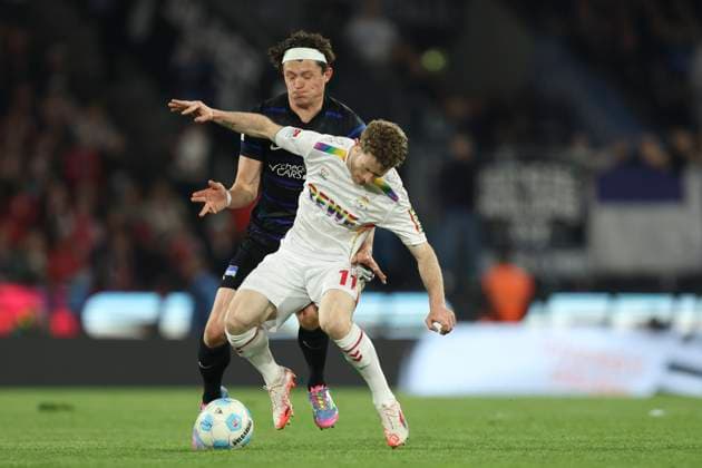 Florian Kainz (1. FC Koeln) und Fabian Reese (Hertha BSC Berlin) im Zweikampf waehrend des Spiels der 2. Bundesliga zwischen 1. FC Köln und Hertha BSC Berlin im RheinEnergieStadion am 05. März 2025 in Köln, Deutschland. (Foto von Oliver Kaelke Defodi Images) +++ Florian Kainz (1. FC Koeln) und Fabian Reese (Hertha BSC Berlin) battle for the ball during the 2. Bundesliga match between 1. FC Köln and Hertha BSC Berlin at RheinEnergieStadion on April 5, 2025 in Cologne, Germany. (Photo by Oliver Kaelke Defodi Images) DFB DFL REGULATIONS PROHIBIT ANY USE OF PHOTOGRAPHS AS IMAGE SEQUENCES AND OR QUASI-VIDEO. (Photo by Oliver Kaelke DeFodi Images)