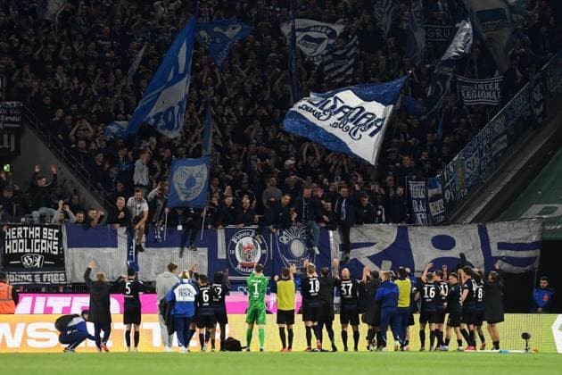 Fans und Spieler Hertha Jubel, jubelt, jubeln nach Spielende waehrend des Spiels der 2. Bundesliga zwischen 1. FC Köln und Hertha BSC Berlin im RheinEnergieStadion am 05. April 2025 in Köln, Deutschland. (Foto von Ralf Treese DeFodi Images) +++ Fans und Spieler Hertha celebrate, celebrates, celebrating during the 2. Bundesliga match between 1. FC Köln and Hertha BSC Berlin at RheinEnergieStadion on April 5, 2025 in Cologne, Germany. (Photo by Ralf Treese DeFodi Images) DFB DFL REGULATIONS PROHIBIT ANY USE OF PHOTOGRAPHS AS IMAGE SEQUENCES AND OR QUASI-VIDEO. (Photo by Ralf Treese DeFodi Images)