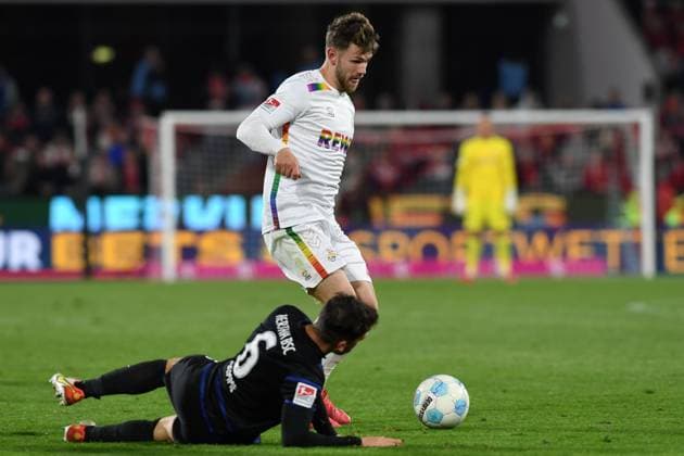 Diego Demme (Hertha BSC Berlin) und Jan Thielmann (1. FC Koeln) im Zweikampf waehrend des Spiels der 2. Bundesliga zwischen 1. FC Köln und Hertha BSC Berlin im RheinEnergieStadion am 05. April 2025 in Köln, Deutschland. (Foto von Ralf Treese DeFodi Images) +++ Diego Demme (Hertha BSC Berlin) und Jan Thielmann (1. FC Koeln) battle for the ball during the 2. Bundesliga match between 1. FC Köln and Hertha BSC Berlin at RheinEnergieStadion on April 5, 2025 in Cologne, Germany. (Photo by Ralf Treese DeFodi Images) DFB DFL REGULATIONS PROHIBIT ANY USE OF PHOTOGRAPHS AS IMAGE SEQUENCES AND OR QUASI-VIDEO. (Photo by Ralf Treese DeFodi Images)