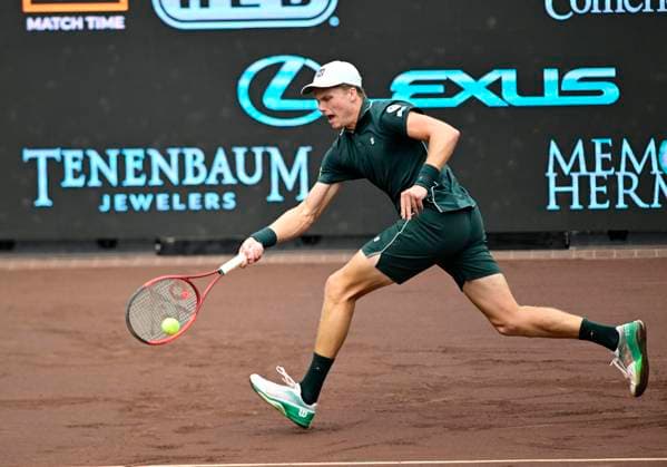 April 5, 2025, Houston, Tx, United States of America: JENSON BROOKSBY during the quarter finals between Tommy Paul (USA) and Jenson Brooksby (USA) in the Men s Clay Court Championships on April 3, 2025 at the River Oaks Country Club in Houston, Texas. Houston United States of America - ZUMAw132 20250405_zap_w132_041 Copyright: xTomxWalkox