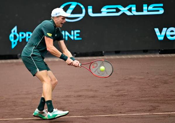 April 5, 2025, Houston, Tx, United States of America: JENSON BROOKSBY during the quarter finals between Tommy Paul (USA) and Jenson Brooksby (USA) in the Men s Clay Court Championships on April 3, 2025 at the River Oaks Country Club in Houston, Texas. Houston United States of America - ZUMAw132 20250405_zap_w132_042 Copyright: xTomxWalkox