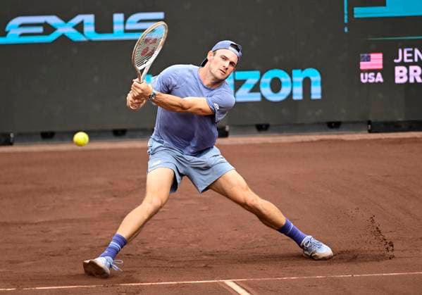April 5, 2025, Houston, Tx, United States of America: TOMMY PAUL during the quarter finals between Tommy Paul (USA) and Jenson Brooksby (USA) in the Men s Clay Court Championships on April 3, 2025 at the River Oaks Country Club in Houston, Texas. Houston United States of America - ZUMAw132 20250405_zap_w132_062 Copyright: xTomxWalkox
