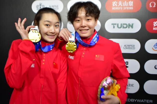 (250406) -- GUADALAJARA, April 6, 2025 -- Chen Yiwen (R) Chang Yani of China celebrate after the awarding ceremony of the women s 3m synchronized final at the World Aquatics Diving World Cup 2025 in Guadalajara, Jalisco, Mexico, on April 5, 2025. (Photo by Xinhua) (SP)MEXICO-JALISCO-GUADALAJARA-DIVING-WORLD CUP-WOMEN S 3M SYNCHRONIZED-FINAL AlejandroxAcosta 