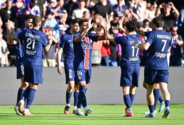 Match de Ligue 1 McDonald s opposant le Paris Saint-Germain (PSG) à Angers (1-0) au Parc des Princes à Paris Desire Doué lors du match de Ligue 1 McDonald s opposant le Paris Saint-Germain (PSG) au SCO Angers (1-0) au Parc des Princes à Paris, France, le 5 avril 2025. Christian Liewig Bestimage French L1 football match between Paris Saint-Germain (PSG) and SCO Angers at Parc des Princes stadium in Paris, France on April 05, 2025. Paris France  Copyright: xChristianxLiewigx xBestimagexChristianxLiewigx xBestimagex