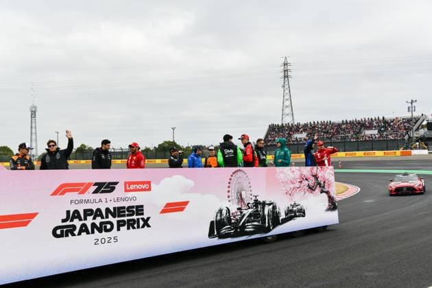 The Japanese Grand Prix, Driver™s Parade Drivers wave to the fans during the driver s parade prior to the F1 Grand Prix of Japan in Suzuka, Japan, on April 6. Suzuka Japan  Copyright: xYusukexHaradax originalFilename:harada-notitle250406_npR3U.jpg