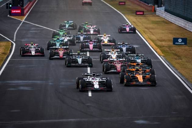 F1 - JAPANESE GRAND PRIX 2025 01 VERSTAPPEN Max (nld), Red Bull Racing RB21, 04 NORRIS Lando (gbr), McLaren F1 Team MCL39, action, start of the race, depart, during the Formula 1 Lenovo Japanese Grand Prix 2025, 3rd round of the 2025 FIA Formula One World Championship, WM, Weltmeisterschaft from April 4 to 6, 2025 on the Suzuka Circuit, in Suzuka, Japan - SuzukaJapan Copyright: xEricxAlonsox