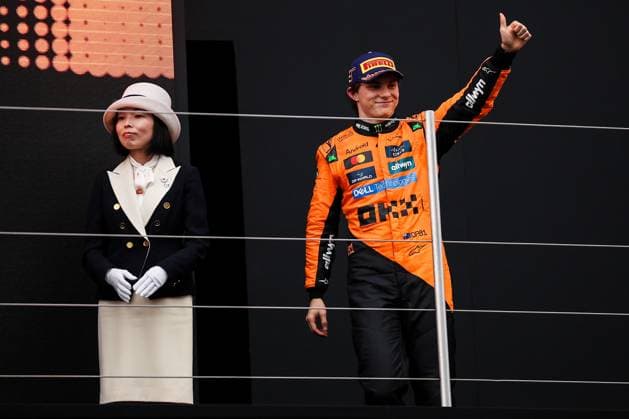 F1 - JAPANESE GRAND PRIX 2025 PIASTRI Oscar (aus), McLaren F1 Team MCL39, portrait podium celebration during the Formula 1 Lenovo Japanese Grand Prix 2025, 3rd round of the 2025 FIA Formula One World Championship, WM, Weltmeisterschaft from April 4 to 6, 2025 on the Suzuka Circuit, in Suzuka, Japan - SuzukaJapan  Copyright: xEricxAlonsox