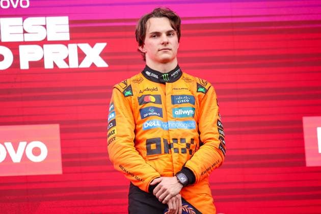 F1 - JAPANESE GRAND PRIX 2025 PIASTRI Oscar (aus), McLaren F1 Team MCL39, portrait podium celebration during the Formula 1 Lenovo Japanese Grand Prix 2025, 3rd round of the 2025 FIA Formula One World Championship, WM, Weltmeisterschaft from April 4 to 6, 2025 on the Suzuka Circuit, in Suzuka, Japan - SuzukaJapan  Copyright: xEricxAlonsox