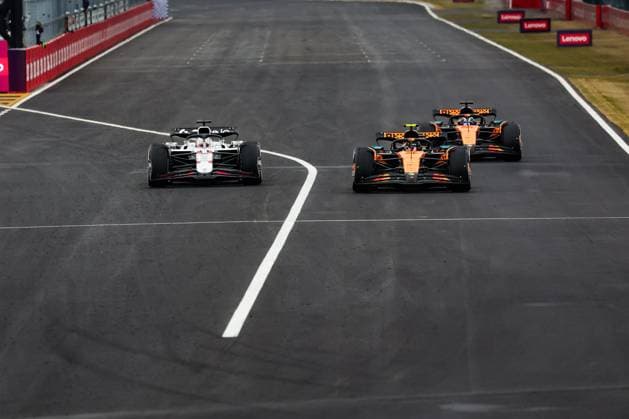 F1 - JAPANESE GRAND PRIX 2025 01 VERSTAPPEN Max (nld), Red Bull Racing RB21, 04 NORRIS Lando (gbr), McLaren F1 Team MCL39, 81 PIASTRI Oscar (aus), McLaren F1 Team MCL39, action during the Formula 1 Lenovo Japanese Grand Prix 2025, 3rd round of the 2025 FIA Formula One World Championship, WM, Weltmeisterschaft from April 4 to 6, 2025 on the Suzuka Circuit, in Suzuka, Japan - SuzukaJapan Copyright: xFLORENTxGOODENx