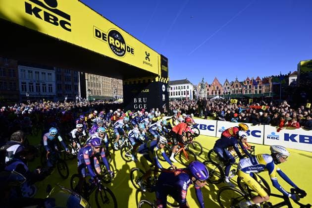 The start of the men s race of the Ronde van Vlaanderen Tour des Flandres Tour of Flanders one day cycling race, 268,9km from Brugge to Oudenaarde, Sunday 06 April 2025. DIRKxWAEM  x119548814x