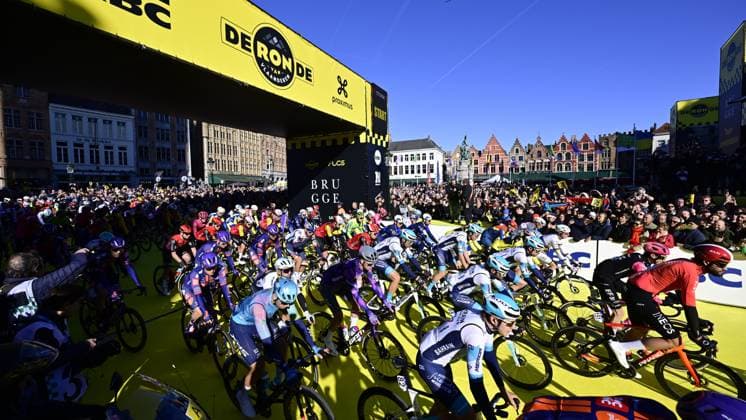 The start of the men s race of the Ronde van Vlaanderen Tour des Flandres Tour of Flanders one day cycling race, 268,9km from Brugge to Oudenaarde, Sunday 06 April 2025. DIRKxWAEM  x119550606x