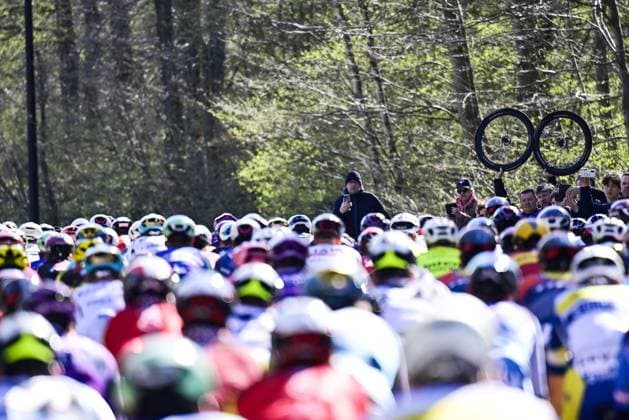 Supporters and mechanics with spare wheels pictured during the men s race of the Ronde van Vlaanderen Tour des Flandres Tour of Flanders one day cycling race, 268,9km from Brugge to Oudenaarde, Sunday 06 April 2025. DIRKxWAEM  x119561638x