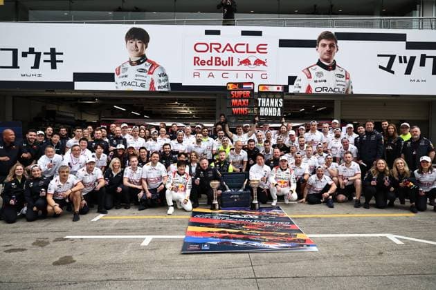 (250406) -- SUZUKA, April 6, 2025 -- Members of Red Bull Racing take a group photo after the Formula One Japanese Grand Prix 2025 at the Suzuka Circuit in Suzuka, Japan, April 6, 2025. (Photo by Xinhua) (SP)JAPAN-SUZUKA-F1-GRAND PRIX-RACE SongxHaiyuan 