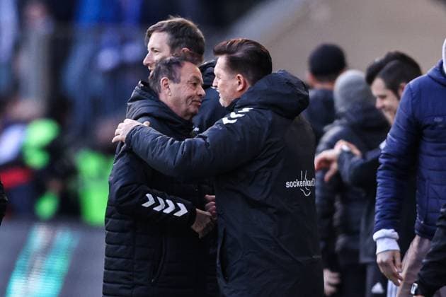 Trainer Christian Titz mit Geschäftsführer Otmar Schork (1. FC Magdeburg) - 2. Fußball Bundesliga Saison 2024-2025 1. FC Magdeburg vs. 1. FC Kaiserslautern in der Avnet Arena in Magdeburg - Fußball,Mann,Männer,Deutschland,06.04.2025
