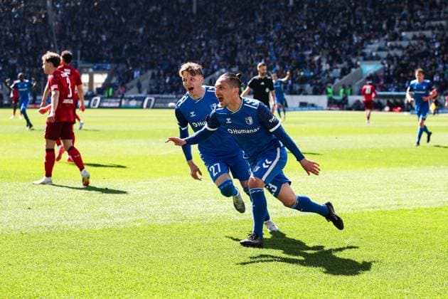 Torjubel - Torschütze Baris Atik (1. FC Magdeburg,23) trifft zum 1-0 - 2. Fußball Bundesliga Saison 2024-2025 1. FC Magdeburg vs. 1. FC Kaiserslautern in der Avnet Arena in Magdeburg - Aktion,Fußball,Mann,Männer,Deutschland,06.04.2025