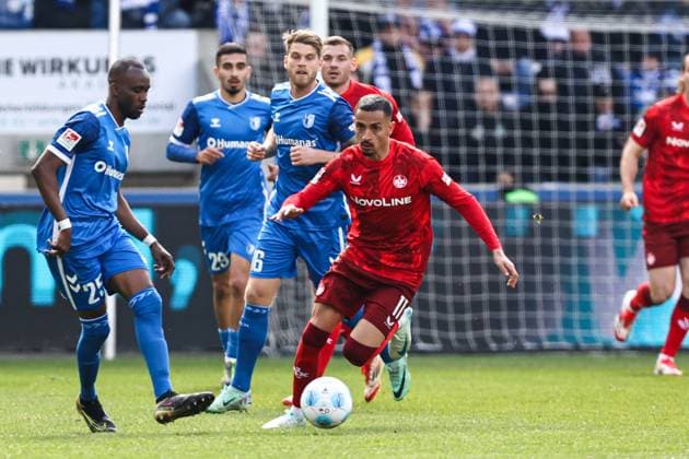 Kenny Prince Redondo (1. FC Kaiserslautern,11) gegen Silas Gnaka (1. FC Magdeburg,25) - 2. Fußball Bundesliga Saison 2024-2025 1. FC Magdeburg vs. 1. FC Kaiserslautern in der Avnet Arena in Magdeburg - Aktion,Fußball,Mann,Männer,Deutschland,06.04.2025