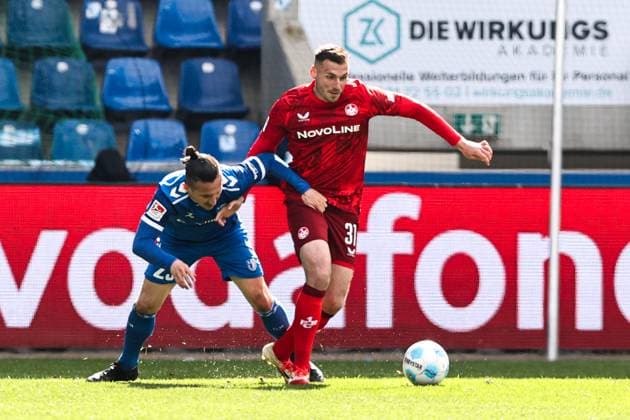 Luca Sirch (1. FC Kaiserslautern,31) gegen Baris Atik (1. FC Magdeburg,23) - 2. Fußball Bundesliga Saison 2024-2025 1. FC Magdeburg vs. 1. FC Kaiserslautern in der Avnet Arena in Magdeburg - Aktion,Fußball,Mann,Männer,Deutschland,06.04.2025