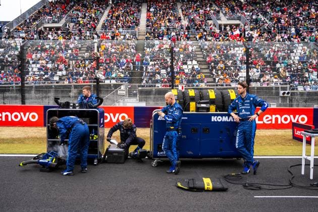 Formula 1 Japanese Grand Prix - Race Day - Suzuka Willliams Racing Mechanics during the Formula 1 Lenovo Japanese Grand Prix 2025 on Race Day at the Suzuka International Circuit, Suzuka, Japan on April 6, 2025Photo by Antoine Lapeyre ABACAPRESS.COM Suzuka Japan  Copyright: xLapeyrexAntoine ABACAx