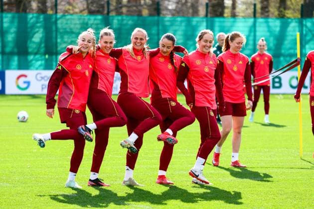 Sport Bilder des Tages Wolfsburg, Deutschland 06. April 2025: Fußball-Frauen-Nationalmannschaft - Training - 06.04.2025 Im Bild: v.li. Giulia Gwinn (Deutschland), Laura Freigang (Deutschland), Klara Bühl Buehl (Deutschland), Sara Däbritz Daebritz (Deutschland) und Sydney Lohmann (Deutschland) Trainingsgelände Niedersachsen *** Wolfsburg, Germany 06 April 2025 Soccer women national team training 06 04 2025 In the picture from left Giulia Gwinn Germany , Laura Freigang Germany , Klara Bühl Buehl Germany , Sara Däbritz Daebritz Germany and Sydney Lohmann Germany Training ground Lower Saxony Copyright: xFotostandx xFantinix