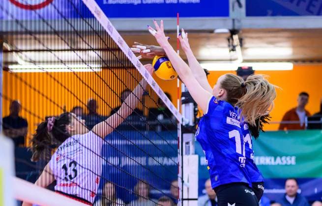 Pauline Martin (Allianz MTV Stuttgart, 11), Bllock erfolgreich, Allianz MTV Stuttgart vs. Dresdner SC, Volleyball Bundesliga Frauen, Halbfinale Playoff (Best 1st of 3), Spielzeit 2024 2025, 06.04.2025 Eibner-Pressefoto Andreas Ulmer Allianz MTV Stuttgart vs. Dresdner SC, Volleyball Bundesliga Frauen, Halbfinale Playoff (Best 1st of 3), Spielzeit 2024 2025, 06.04.2025 Stuttgart Copyright: xEibner-Pressefoto AndreasxUlmerx EP_AUR